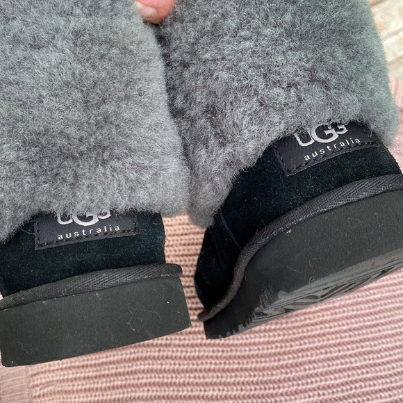 Girls UGGS - Picture 6 of 12